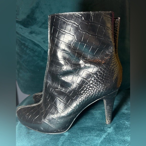 Audrey Brooke Oxford Tisha Midboot, size 6.5 - Picture 4 of 9